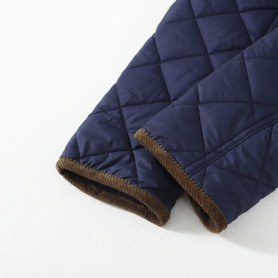 P350 #R53 Ralph Lauren Diamond Quilted Cotton Clothes Women's Tops Retro college style, classic diamond quilting, retro and warmth coexist. When delicate quilting stitches meet the three-dimensional diamond pattern, a warm cotton jacket with a college atmosphere. Exquisite details interpret autumn and winter textured outfits. 4-color versatile style, easy to control various occasions. Black classic｜Low-key high-end that never goes wrong Navy blue is calm | Quiet and intellectual temperament; Khaki is gentle | Creates a warm retro atmosphere; White is fresh | A touch of light halo in winter. Ingenuity is evident in the details, and the quality is at your fingertips. Customized metal buttons embellish the placket. Exquisite embroidery on the chest highlights the brand genes. 120g high-fill cotton is evenly filled. Commuting scene: Pair with straight trousers + loafers. Casual everyday: layered knitted skirt + short boots. College style: combination of jeans + canvas shoes. This winter, let the diamond pattern add elegance to you. Use a classic cotton coat to write your own retro fashion narrative. Color: Navy blue, black, white, khaki. Size: S M L XL. Bust: 107 111 115 119. Length: 65 66 67 68 Sleeve length: 64 64 64 64 Shoulder width: 42 43 44 45 S size: recommended within 100 catties M size: recommended within 120 catties L size: recommended within 140 catties XL size: recommended within 160 catties